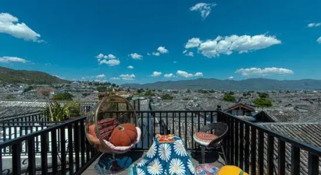 Pingju Scenic Inn (The Old Town of Lijiang Sifang Street), Забронировать Отель Лицзян Юньнань, рядом с Улица Сквер-стрит Древнего города Даянь