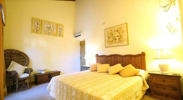 Casa Bruella - Walk to beach Pool WiFi and BBQ, Забронировать Отель Бизнес-отели Алгарви, 4* 5*