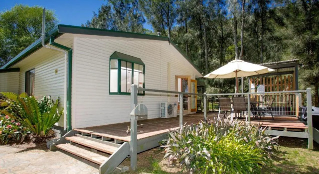 Коттедж с 4 комнатами Barlings Beach Holiday Park