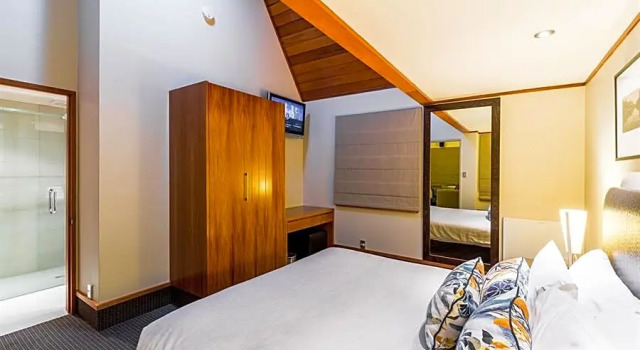 Люкс Deluxe Distinction Te Anau Hotel & Villas