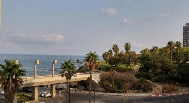Апартаменты Gordon Beach Apartments