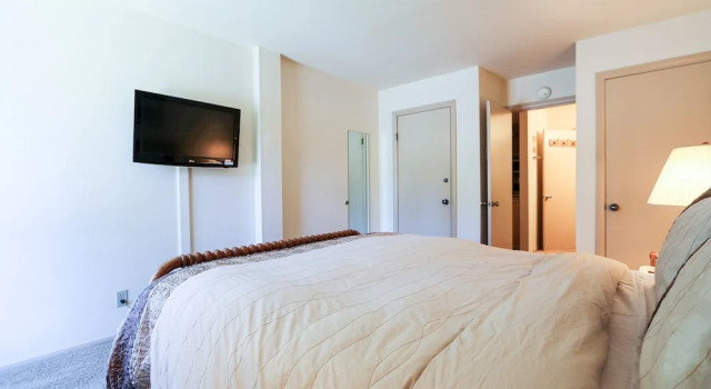 Номер Standard Summit 211 Spacious and Clean, Private Balcony, On Free Shuttle Route by RedAwning