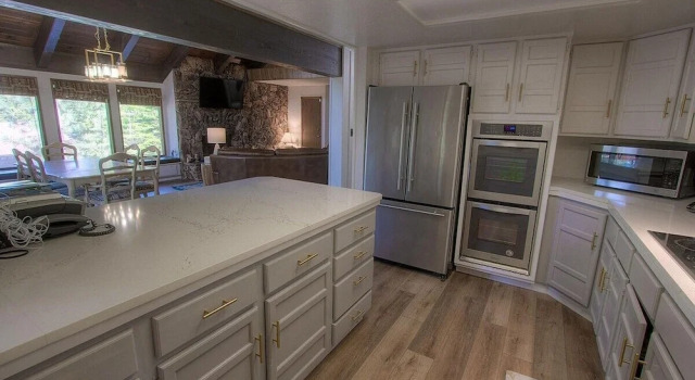 Коттедж с 4 комнатами Cold Montgomery Creek 4 Bedroom Home by RedAwning