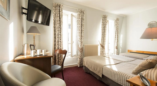 Трёхместный номер Standard Hôtel France Eiffel