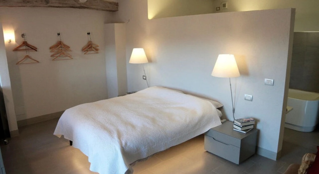 Detached villa with swimming pool, in the green hills and vineyards, Boek Villa Vakantiehuizen in Mombarcaro, Cottage