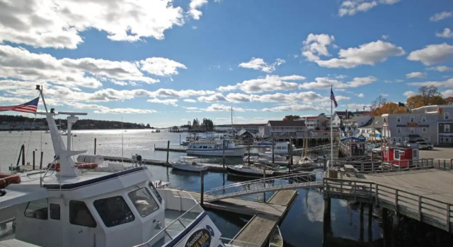 Четырёхместный номер Standard с балконом и с видом на гавань Fishermans Wharf Inn
