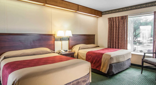 Четырёхместный номер Standard Broadway Inn Portland Downtown