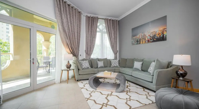 Luton Vacation Homes - Shoreline Apartment, Beach Access, Забронировать Апартаменты/квартира Отели Дубая с бассейном, Бассейн
