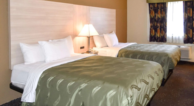 Четырёхместный номер Standard Quality Inn & Suites Brooks Louisville South
