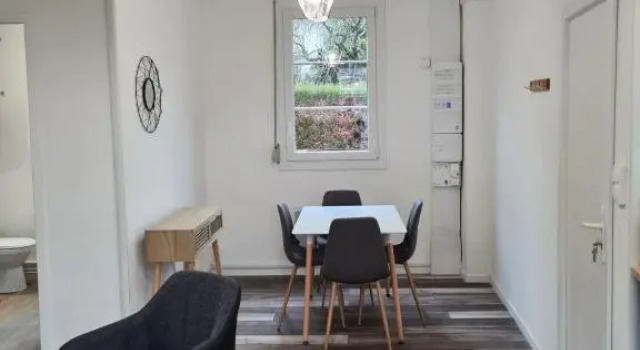 Superbe appartement 3 pièces en centre ville, Boek Appartement Hotels in Joigny met parkeren, Parkeren