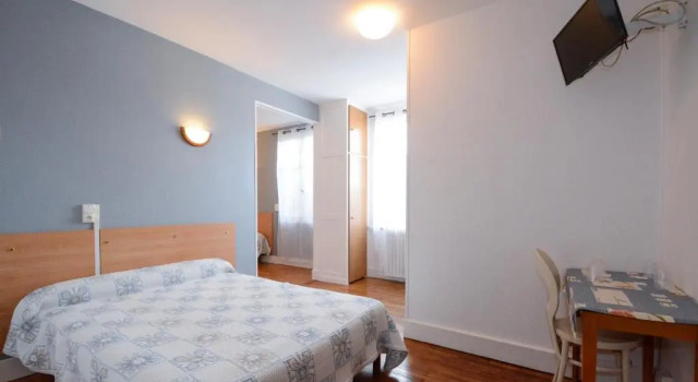 Четырёхместный номер Standard HOTEL DE LA POMME DOR