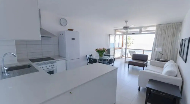 Beachfront Apartment at the San Agustin Beach, Prenota Appartamento San Agustin 