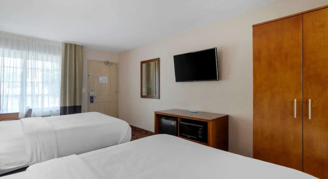 Четырёхместный номер Standard с балконом Comfort Inn Downtown Nashville - Music City Center