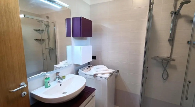 Apartment with swimming pool and lake view - Larihome A17, Book Apartment Hotels in Como with a Pool, Swimming Pool