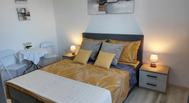 Room Violeta