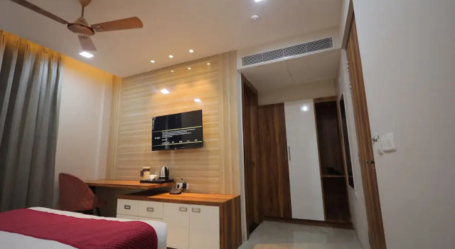 Номер Deluxe Hotel Taj Crown plaza
