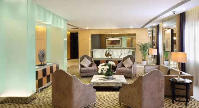 Radisson RED Shanghai Wujiaochang Hotel, Varaa Hotelli Yangpu 