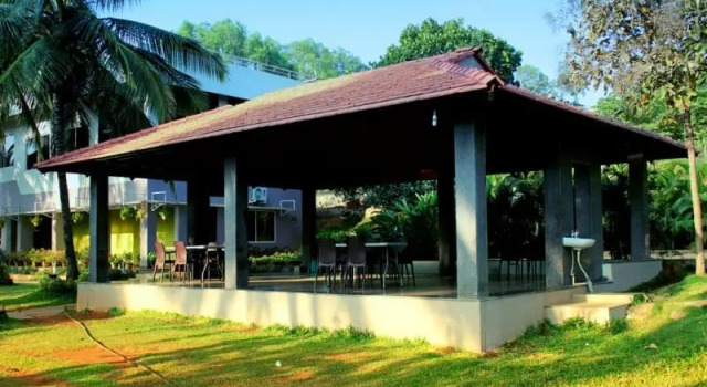 Viva Fernleaf Resort, Rezervovat Lázně / Resort Hotely v Bangalore s parkováním, Parkování