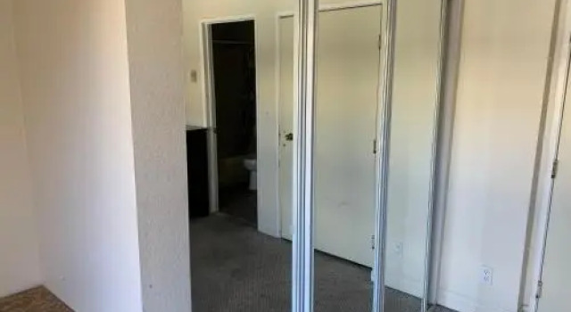 Large Hotel Suite with walk in closet- C18