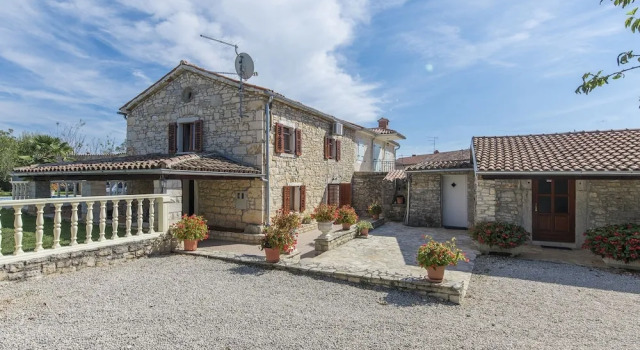 Stone Holiday House With a Spacious Yard and Private Pool, Varaa Hotelli Selina Istria