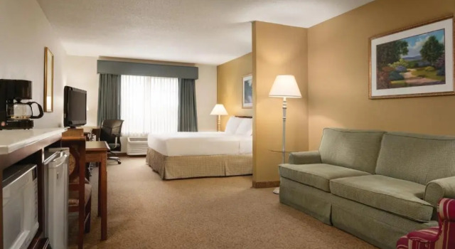 Студия Country Inn & Suites by Radisson, Mankato Hotel and Conference Center, MN