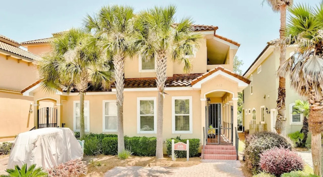 La Valencia Circle by Forehand Rentals