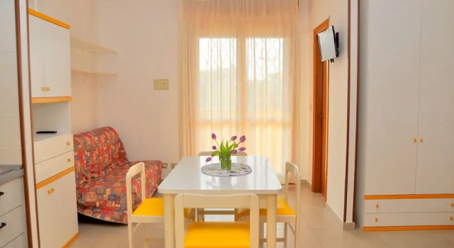 Modern Studio Apartment With Seaview Balcony, Prenota Appartamento Hotel a Veneto con parcheggio, Parcheggio