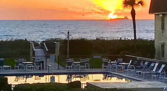 Номер Standard Дуплекс с балконом и с видом на бассейн Cocoa Beach Club - Oceanfront Condos with Pool next to Pier and Port Canaveral
