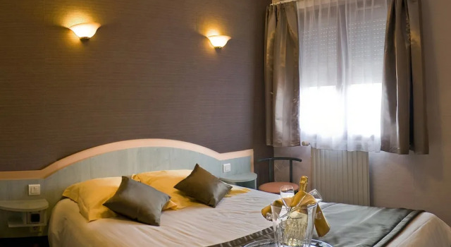 Номер Standard Logis Hôtel Au Tambour