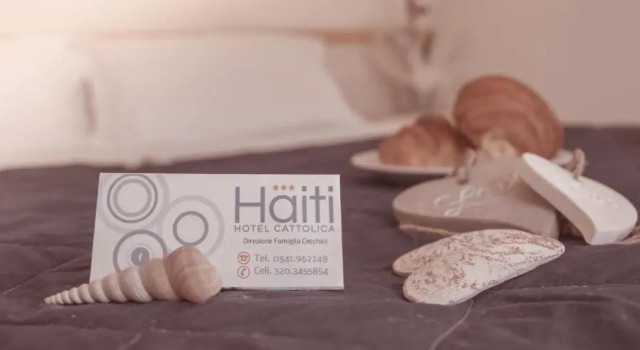 Четырёхместный номер Standard с балконом Hotel Haiti