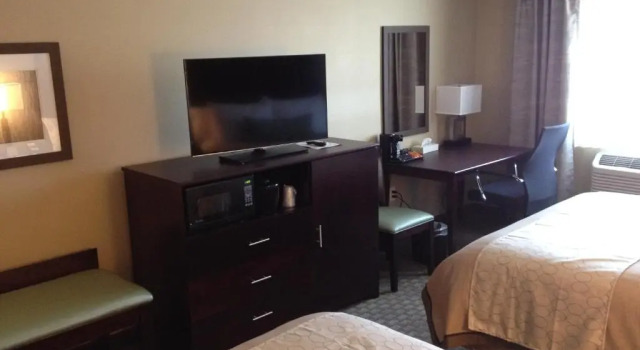 Четырёхместный номер Standard GrandStay Hotel & Suites - Glenwood