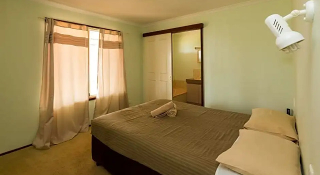 Коттедж с 2 комнатами Drummond Cove Holiday Park