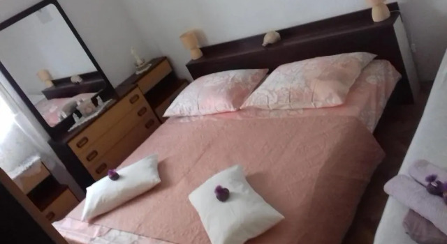 Stone Guest House, Book Pension Hoteller i Solin med parkering, Parkering
