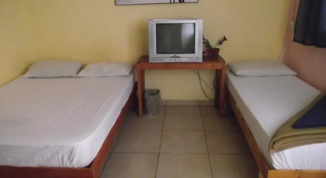 Habitación triple Estándar con balcón Hotel 28