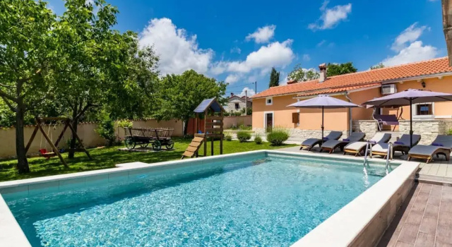 Коттедж Charming Villa With Private Swimming Pool
