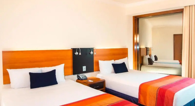 Четырёхместный номер Executive Hotel Guadalajara Plaza Expo