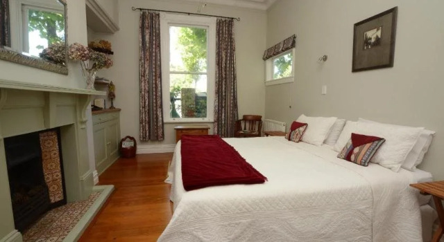 Glen Almond House, Book Hotel New Plymouth Stratford Mountain Club