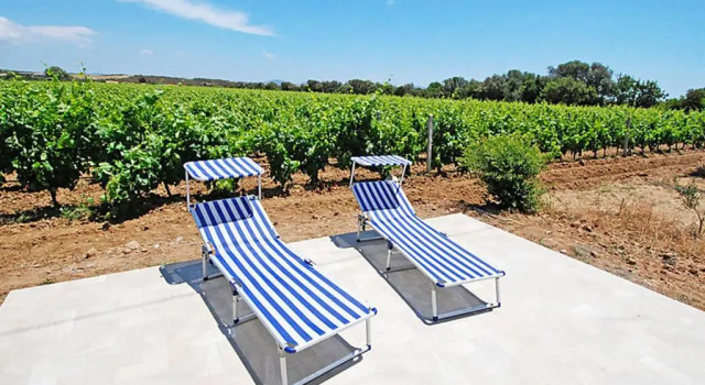 2 bedrooms house with enclosed garden and wifi at Is Potettus