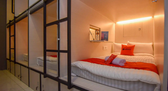 Кровать в общем номере (мужской номер) RedDoorz Hostel Syariah @ Peunayong Banda Aceh