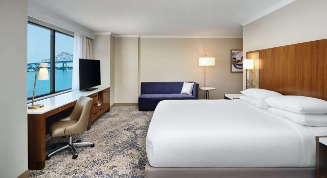 Двухместный номер Riverfront Hilton New Orleans / St. Charles Avenue