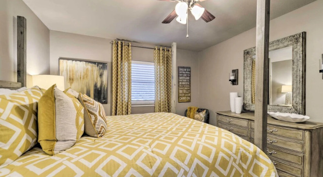Bright n Breezy Waterfront Lake Granbury Getaway!
