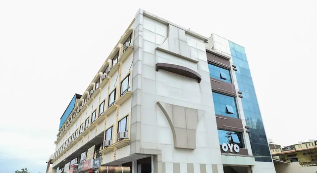 OYO Flagship 070 Hotel Orient Palace