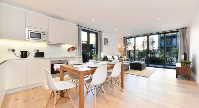 Bright, Spacious 2 bed Flat in Battersea, Sleeps 6, Забронировать Отель Отели Англии 3 звезды, 3*