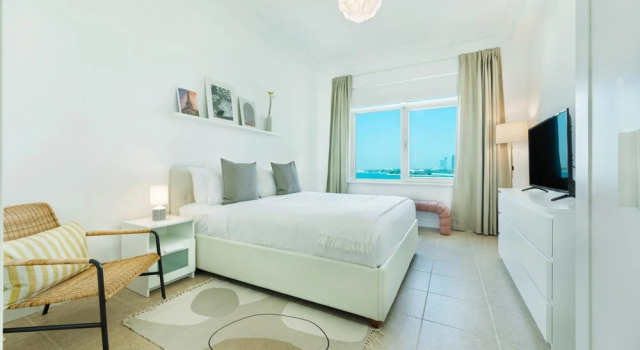 Maison Privee - Modern & Bright Apt with Sea Front Views of Burj AlArab, Забронировать Отель Дубай Эмират Дубай, рядом с Jumeirah Palm Tram Station
