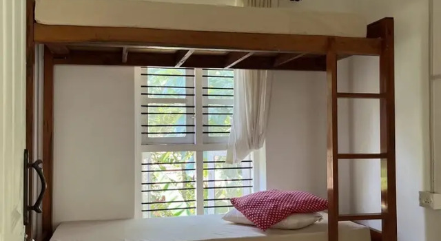 Кровать в общем номере Mollys Hostel