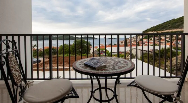 Apartments Villa Linne, Rezervovat Apartmán Hotely v Vis s bazénem, Bazén