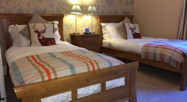 Willow Court, Забронировать Отель Отели Шотландских границ с парковкой, Парковка