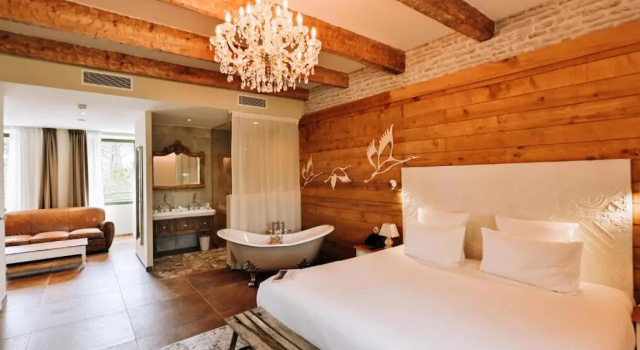 Двухместный полулюкс Le Hameau Des Pesquiers Ecolodge & Spa, Curio Collection By Hilton