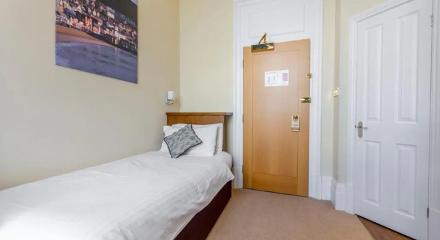 Номер Standard Weston Hotel