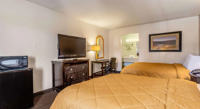 Четырёхместный номер Standard Days Inn And Suites Mesilla Valley Conference Center